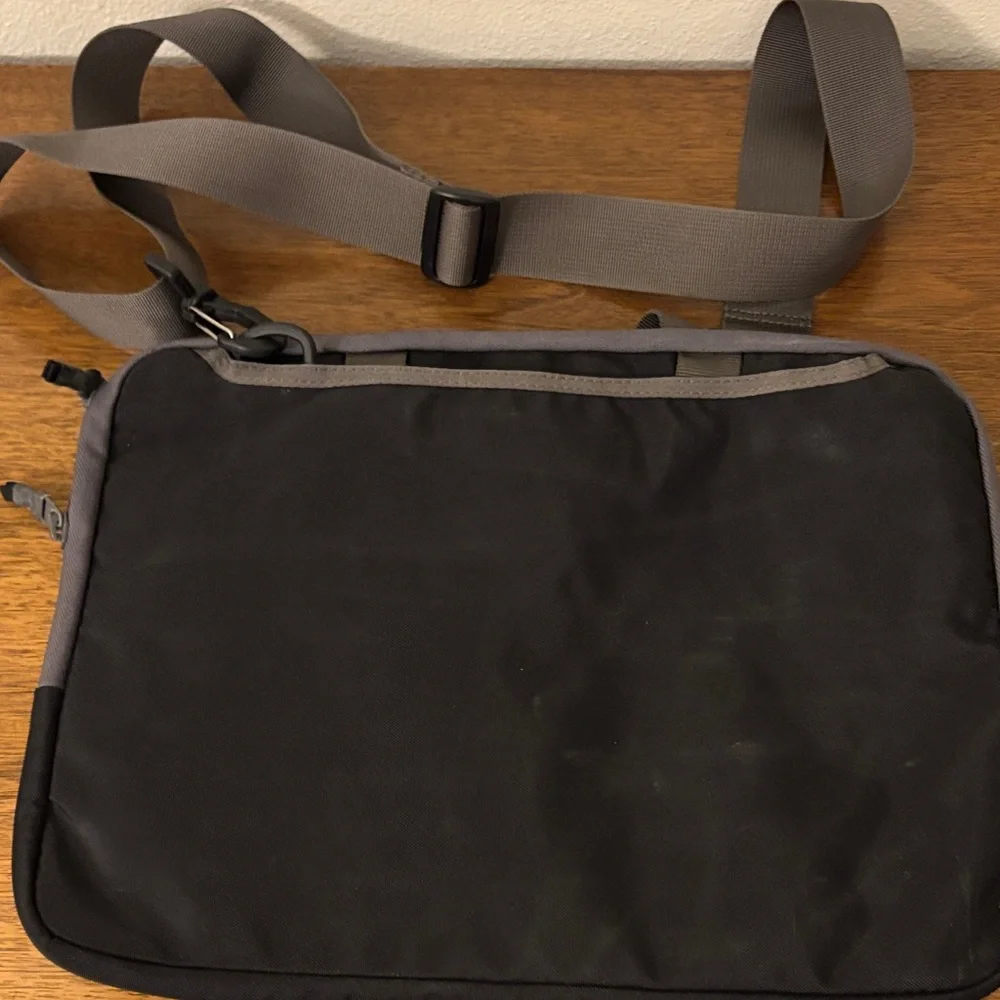 Timbuk2 Black & Gray Crossbody Laptop Bag - 10”‎ x 15”